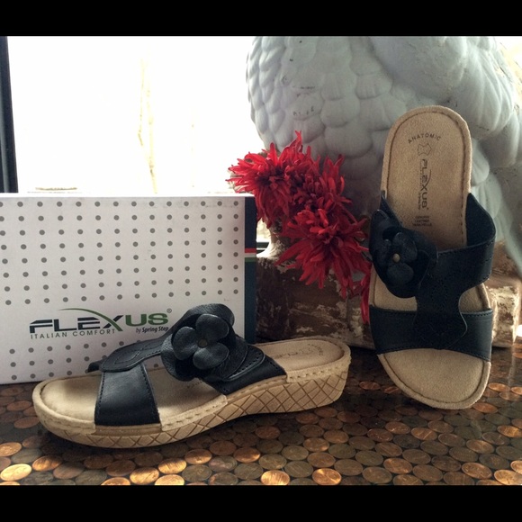 SALE!!! NWB FLEXUS Leather Sandals