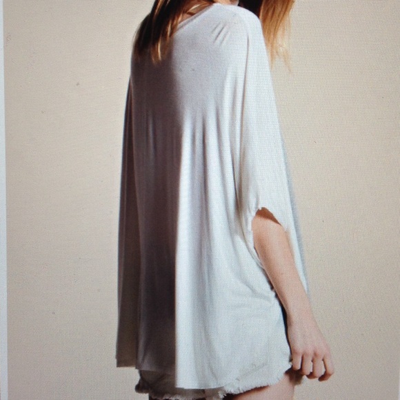 KNIT TOP-PRICE IS FIRM UNLESS YOU BUNDEL - Picture 2 of 4