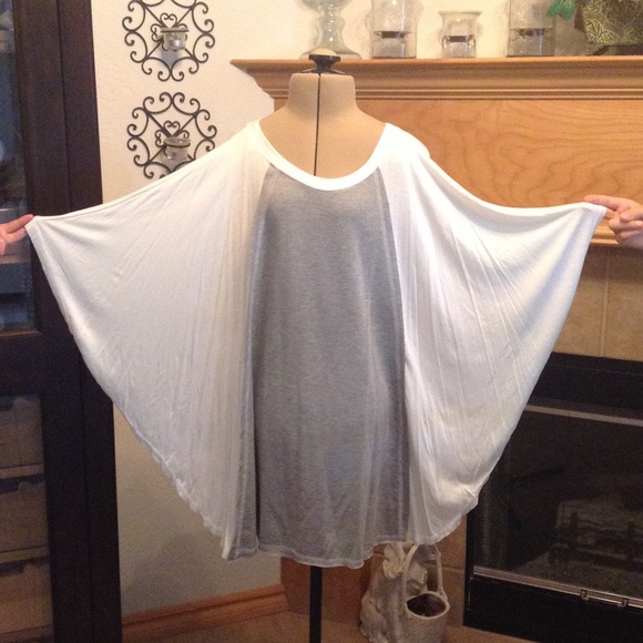 KNIT TOP-PRICE IS FIRM UNLESS YOU BUNDEL - Picture 4 of 4