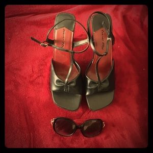 Vintage 'Bee Fly' Platform Heels 😍