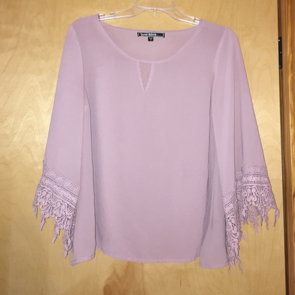 Love Stitch boutique top! Size medim, never worn!