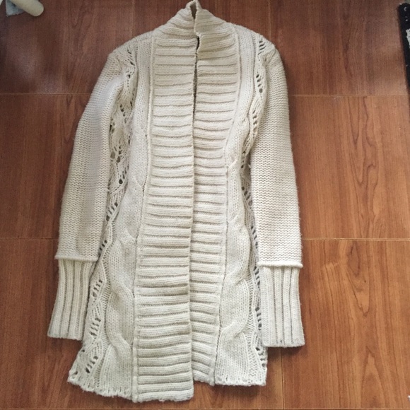 American eagle white sweater ❄️BLOWOUT SALE❄️