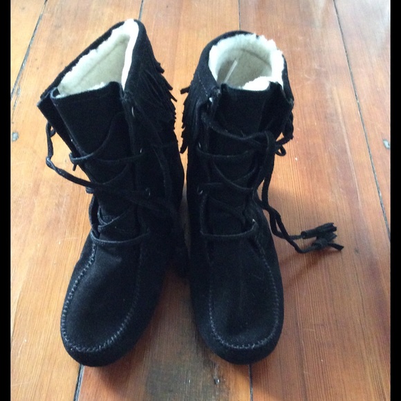 Minnetonka Fringe Sherpa Lined Boots