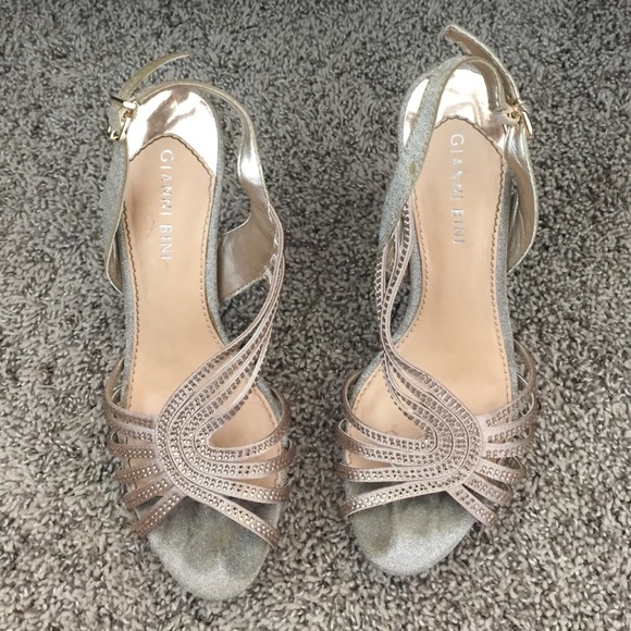 ✨SALE✨ Gianni Bini Gold Heels