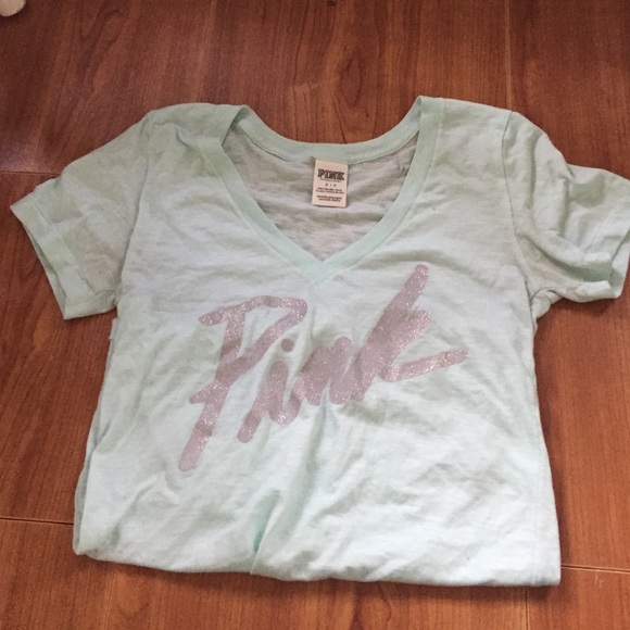 Pink vs shirt ❄️BLOWOUT SALE❄️