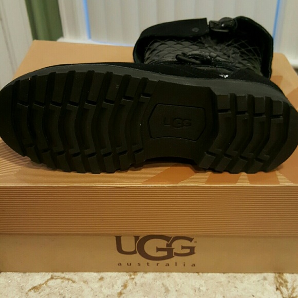 UGGS - Picture 2 of 2