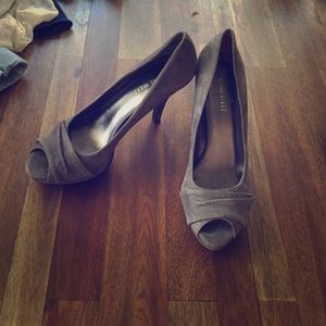 Nine West Grey Pumps