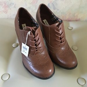American Eagle Oxford Heels