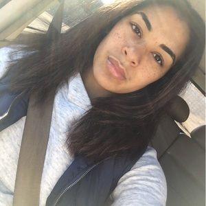 Meet your Posher, Desirae