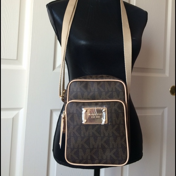BRAND NEW MICHAEL KORS JET SET CROSSBODY.
