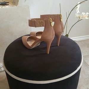 Nude Heels with ankle cuff! Gold back zipper 9