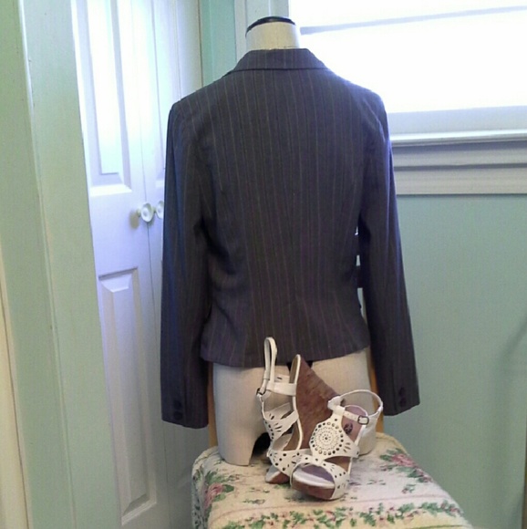 Gray suit jacket - Picture 2 of 3