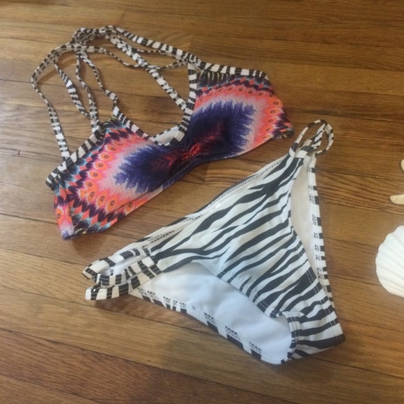 New 🔥 Tribal Pattern Zebra Bikini - Picture 2 of 4