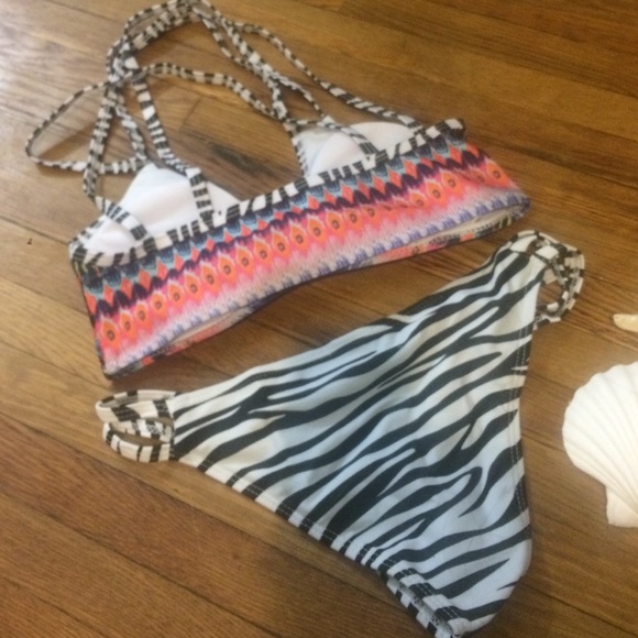 New 🔥 Tribal Pattern Zebra Bikini - Picture 3 of 4