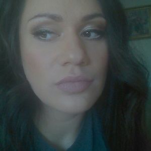 Meet your Posher, Ana