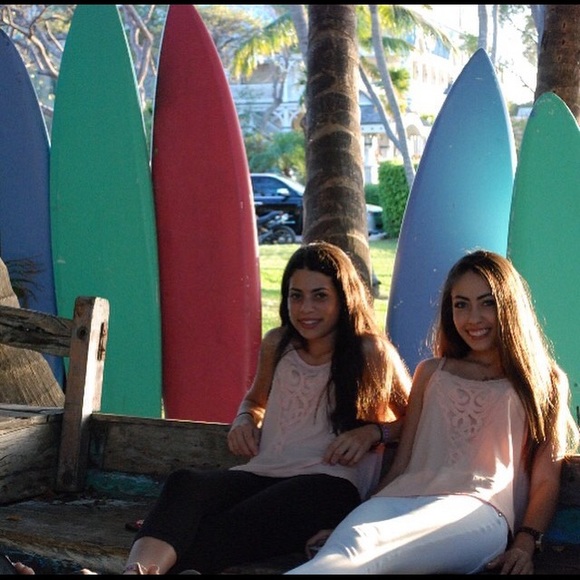 Meet your Poshers, Keana and Maya