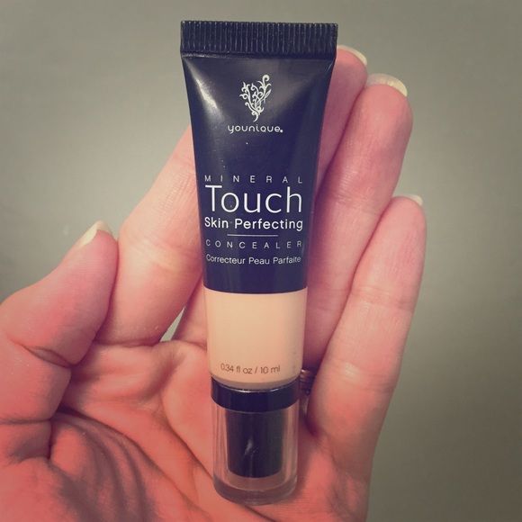 Younique Touch Mineral Concealer!