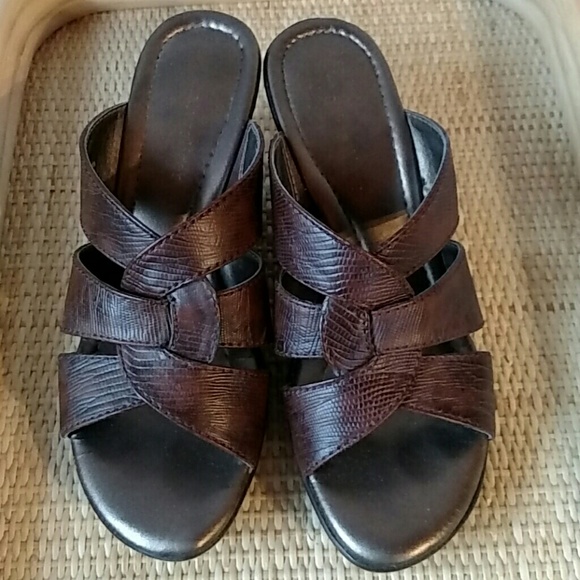 Sandal's