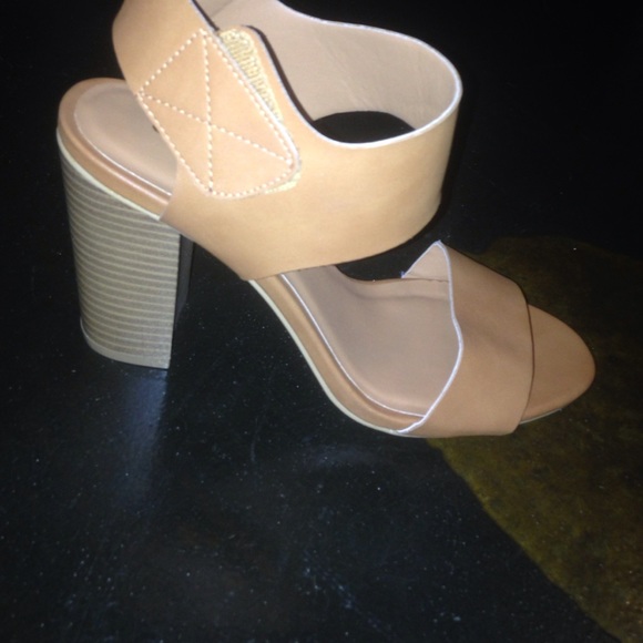 Tan heels - NEVER WORN!!