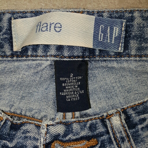GAP JEANS (FLARE) DISTRESSED, SIZE 2 - Picture 4 of 4
