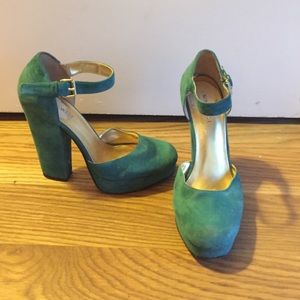 Vintage teal suede Nine West chunky strap heels!