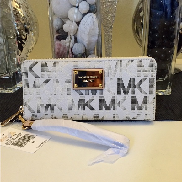 Michael Kors Handbags - Michael kors travel continental