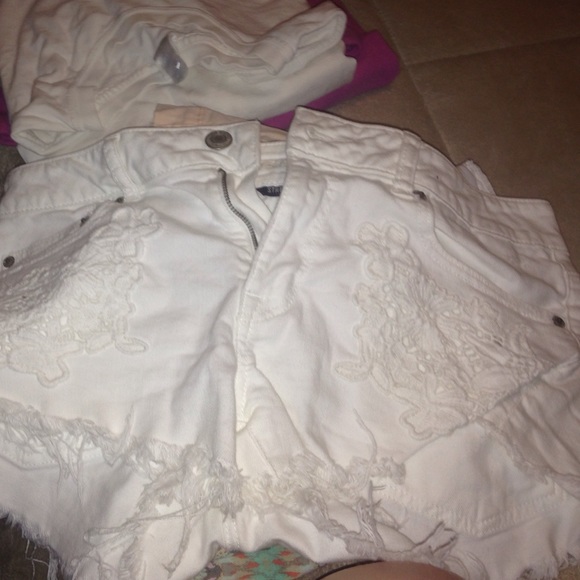 American Eagle - white denim shorts