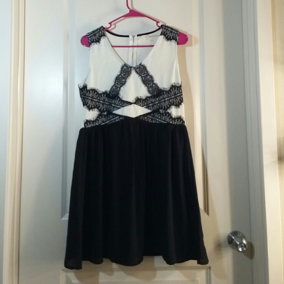 Decorative Lace Design Dress