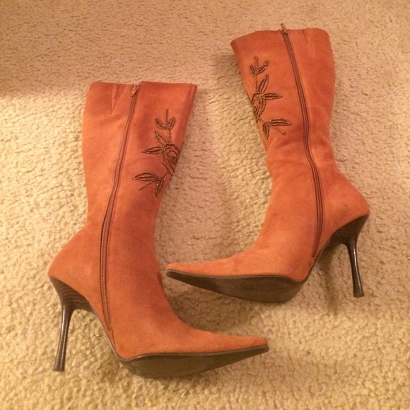 Boot - Picture 2 of 4