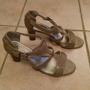 Liz claiborne shoes size 7.5
