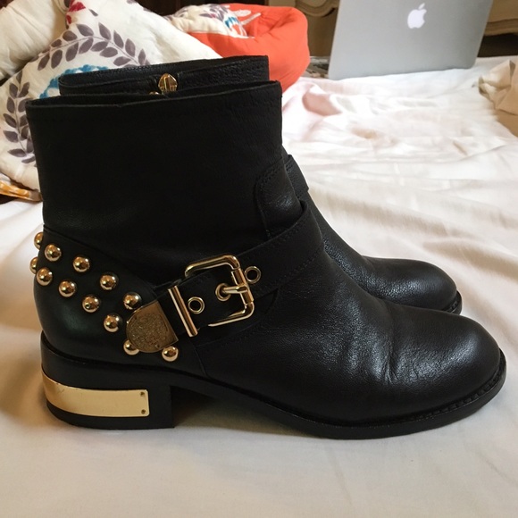 Vince Camuto black booties !! SALE $80 🅿️🅿️