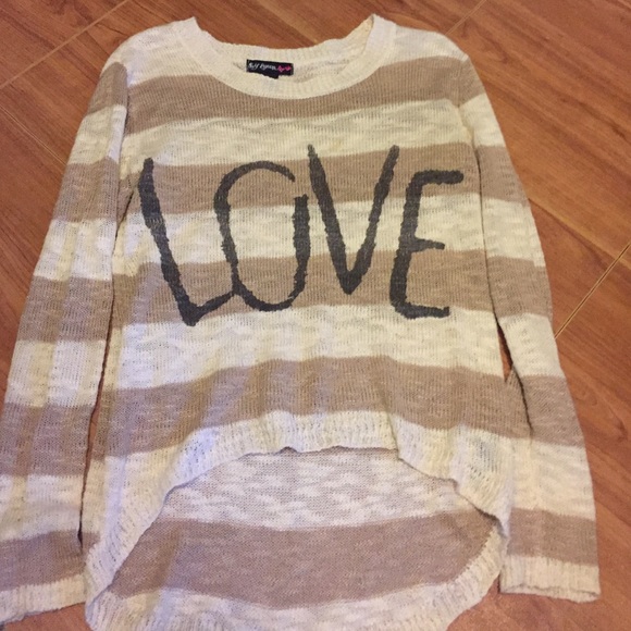 Love sweater 💁🏼👸🏼🎀💎💅🏼👄 - Picture 1 of 1