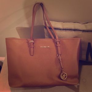 Michael Kors Jet Set Travel tote