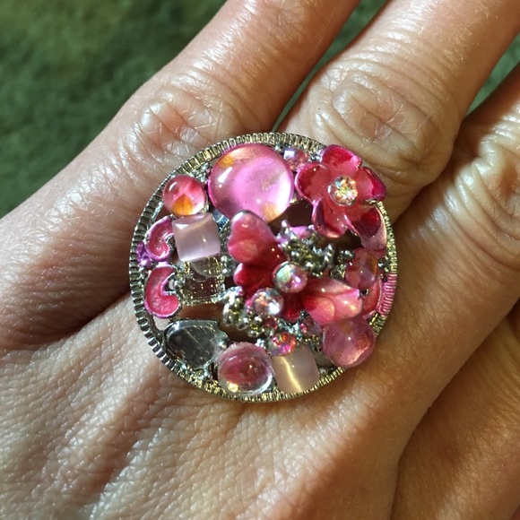 Floral design fashion ring