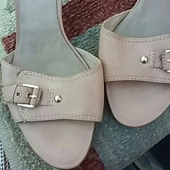 Heels - Picture 3 of 3