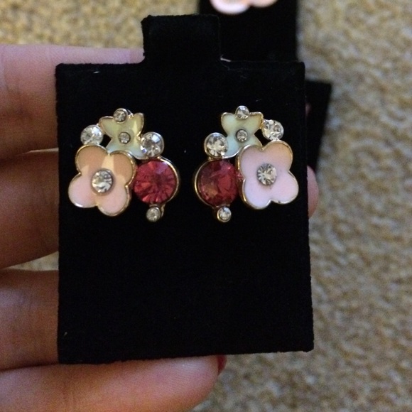 Pink earrings bundle - Picture 2 of 4