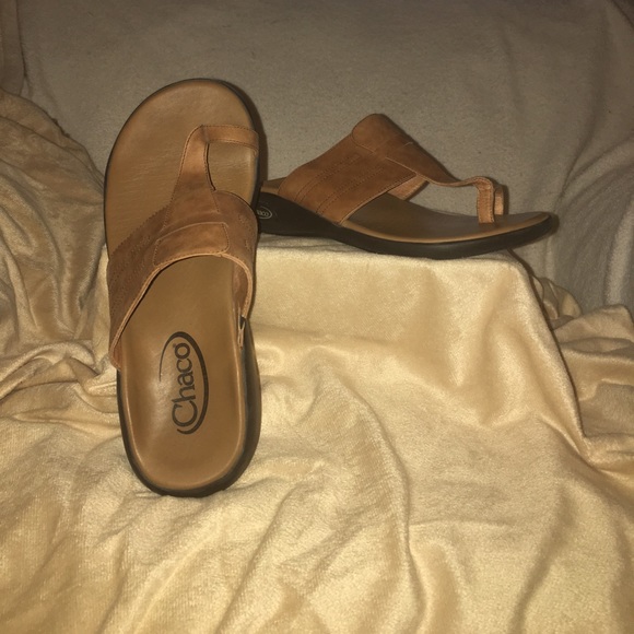 10 wide Chaco sandals