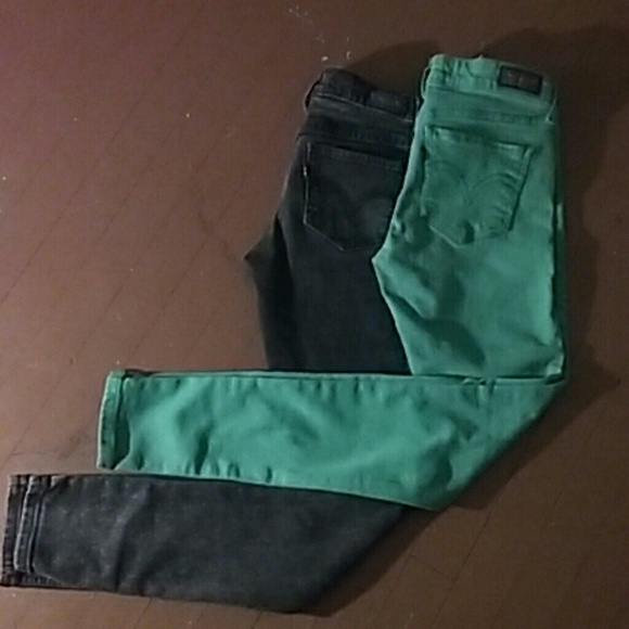 *BUNDLE* 2 Pairs of Levi jeans!