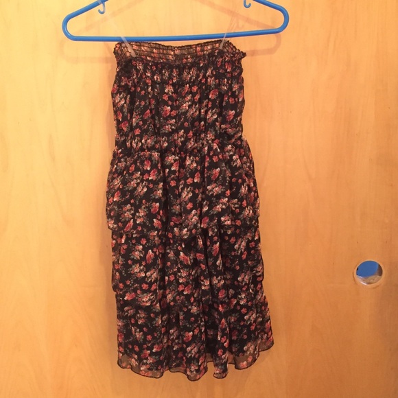 Black flowered dress - Picture 1 of 3