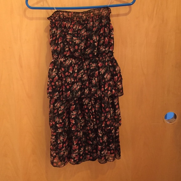 Black flowered dress - Picture 2 of 3