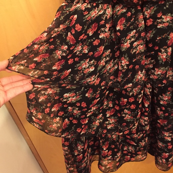 Black flowered dress - Picture 3 of 3