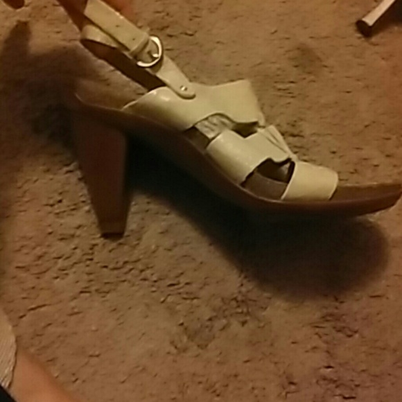 Heels - Picture 2 of 4