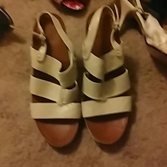 Heels - Picture 4 of 4