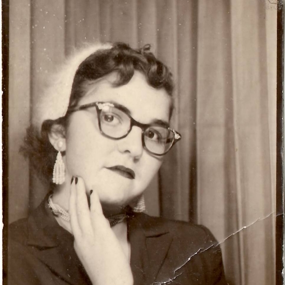 Meet your Posher, Janet - Picture 1 of 1