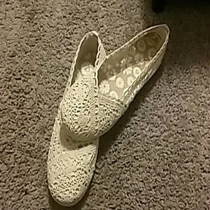 Lace flats