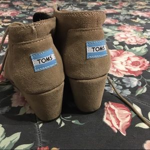 Toms suede desert wedges