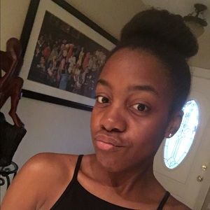 Meet your Posher, Tia