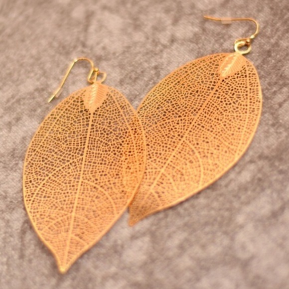 Farah Jewelry Jewelry - Final Sale! Gold metal leaf earrings
