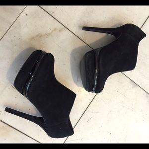 Suede Kelsi Dagger Booties