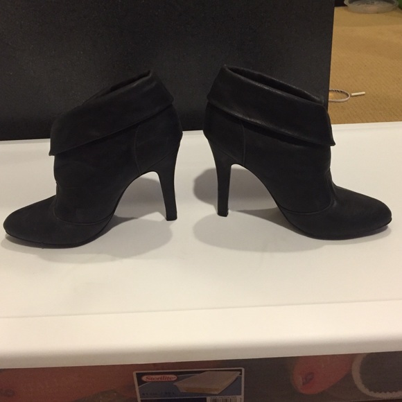 Black high heels - Picture 2 of 4